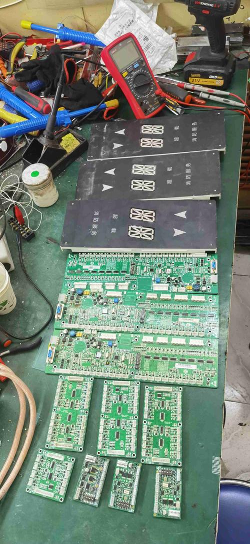 湛江維修電路板供應：專業解決您的電路故障在如今高科技時代中，電子設備已成為我們日常生活中不可或缺的一部分。然而，由于長時間使用或不可預見的因素，電子設備很容易出現電路故障。為了解決這一問題，湛江維修電路板供應成立，以為客戶提供高質量、可靠的電路板維修服務。